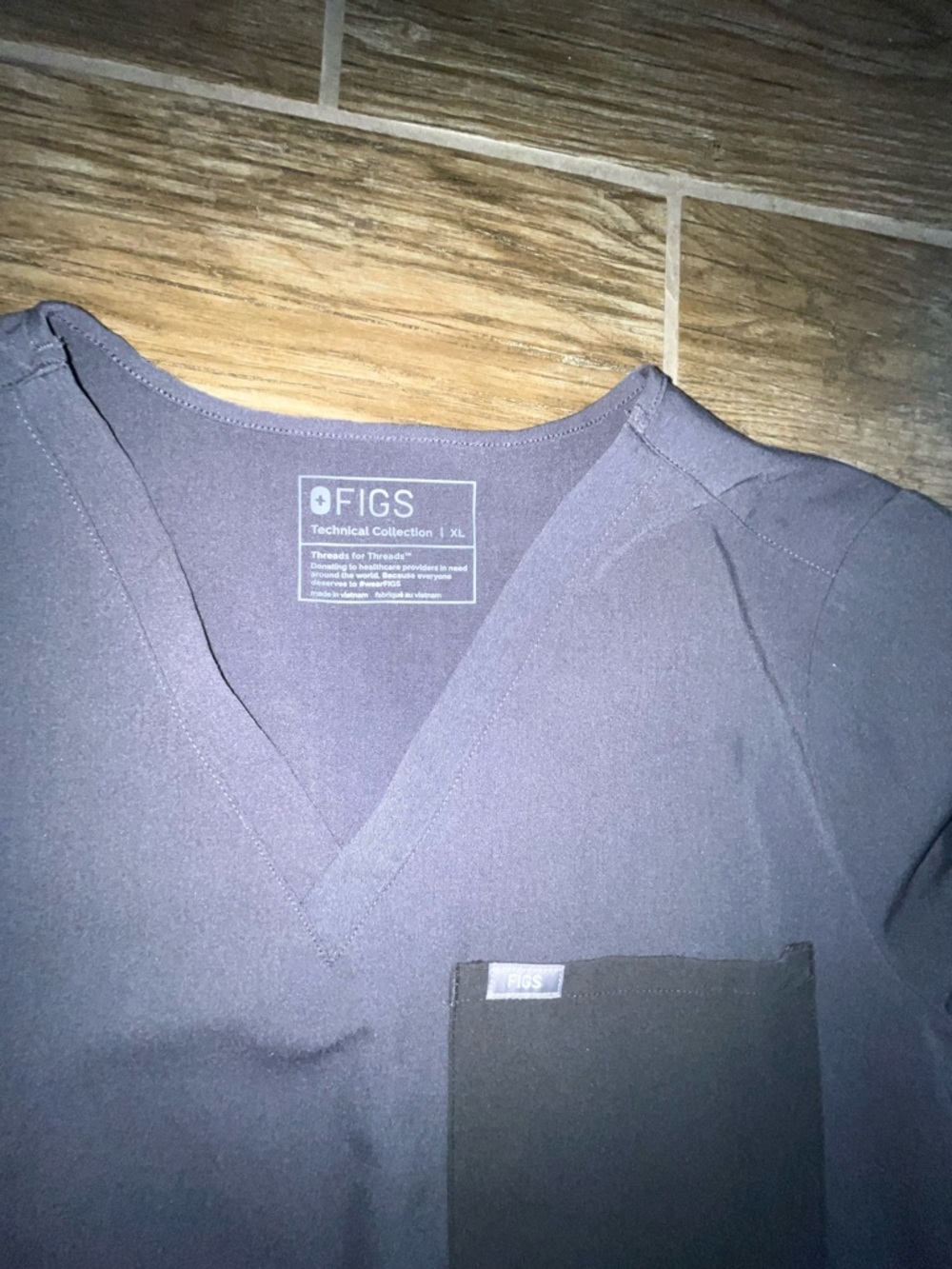 Figs Grey Two-Piece Scrub Set with Pink Drawstring XL - Picture 2 of 3